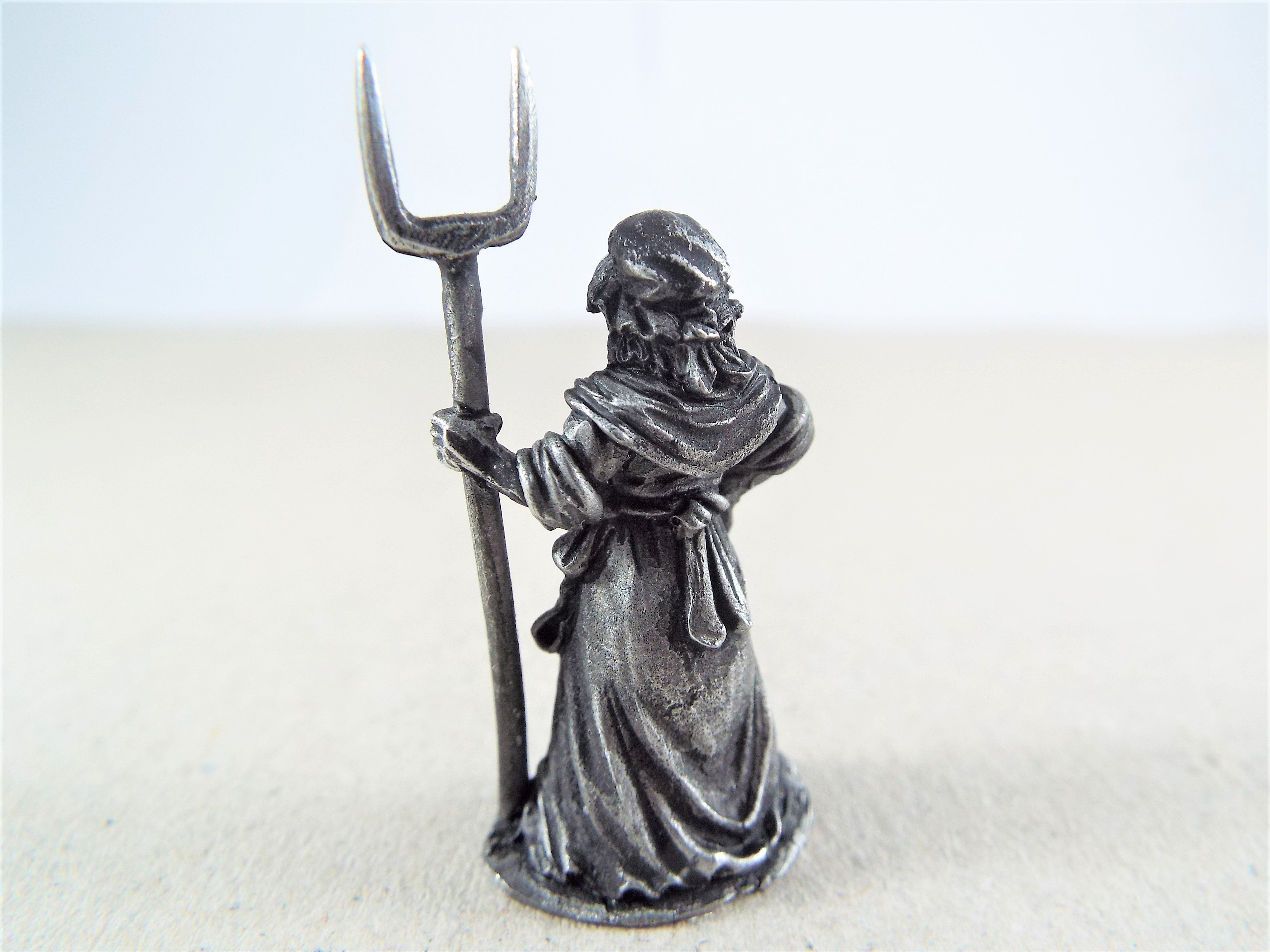 Officer, Priest et Une Dame - Formidable!